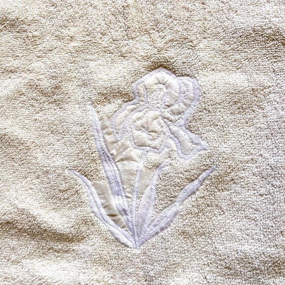 Vtg RA Briggs Embroidered Pastel Yellow Bath Towels Set of 2 Eyelet Trim USA - Picture 3 of 13